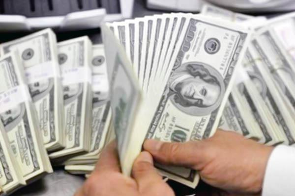 El doacutelar libre terminoacute en baja y el oficial llegoacute a los 5