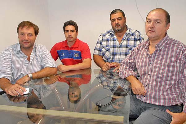 VISITA Mariano Macchiarola Osvaldo Santill�n Hugo Cabrera y Pablo Rovarini dirigentes de rugby infantil