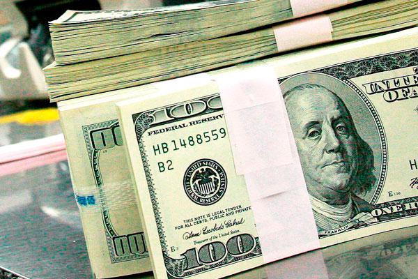 TRABAS Desde el año pasado el acceso por vía oficial a la moneda norteamericana implica atravesar una serie de controles