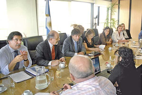 GOBIERNO Seguir� sosteniendo los 255 pesos del fondo de incentivo docente destaca el ofrecimiento 