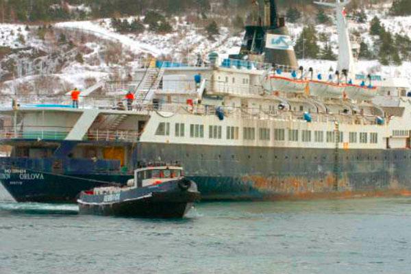 Un barco fantasma ruso navega a la deriva por el Atlaacutentico Norte