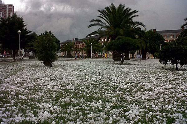 Mar del Plata sufrioacute la peor tormenta de granizo en los uacuteltimos 30 antildeos