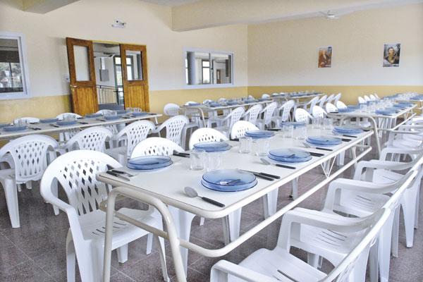 NUTRICIÓN El establecimiento est dotado con una cocina y un comedor estudiantil