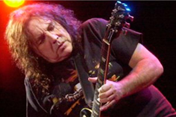 A 8 antildeos de su muerte- Mas de 20 mil personas pasaron por el homenaje a Pappo