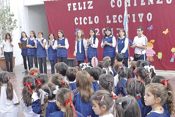 NIVEL INICIAL Las maestras dieron la bienvenida a los niños