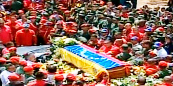 Comenzoacute el multitudinario velatorio de Hugo Chaacutevez en Caracas