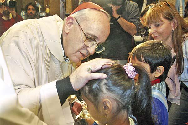 ANÉCDOTAS Jorge Bergoglio es una persona muy apreciada y reconocida por sus vecinos quienes relataron a la prensa varias vivencias del ahora Papa