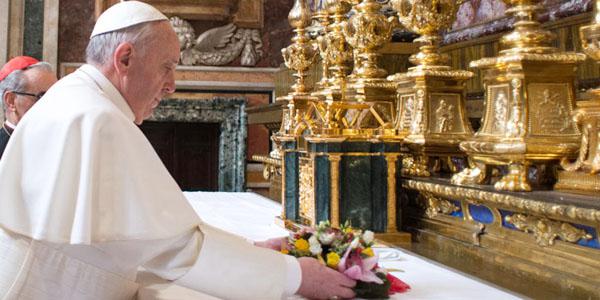 El papa Francisco fue a rezar a la Basiacutelica de Santa Mariacutea