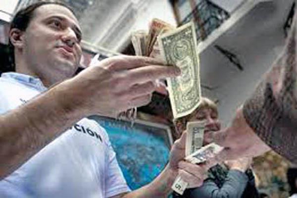 El doacutelar blue marcoacute su maacuteximo histoacuterico- 805 y el oficial 511