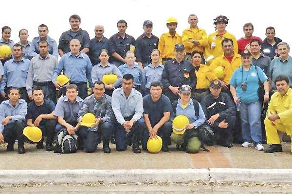 El vicegobernador visitoacute el cuartel de bomberos Santa Luciacutea