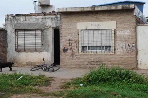 Un hombre matoacute a puntildealadas a su hijo de 4 antildeos e intentoacute suicidarse