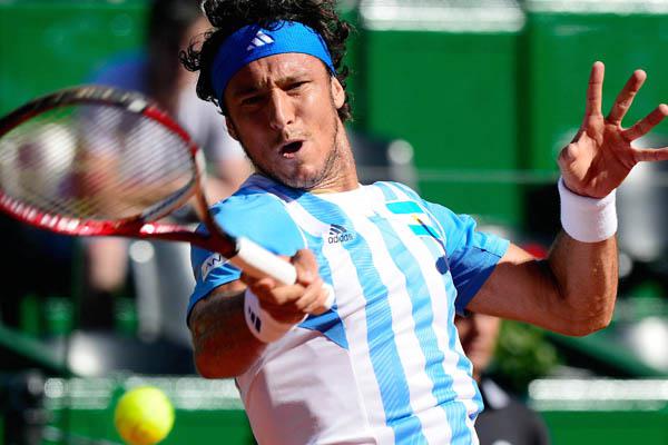 Copa Davis- Tras la caiacuteda de Berlocq Moacutenaco le ganoacute a Simon y puso la serie con Francia 1-1