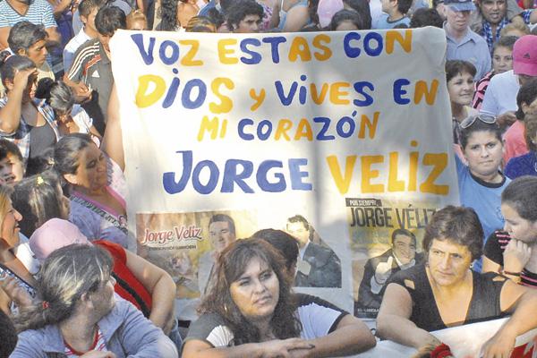Los seguidores de Jorge Véliz ratificaron su amor incondicional al Rey de la guaracha