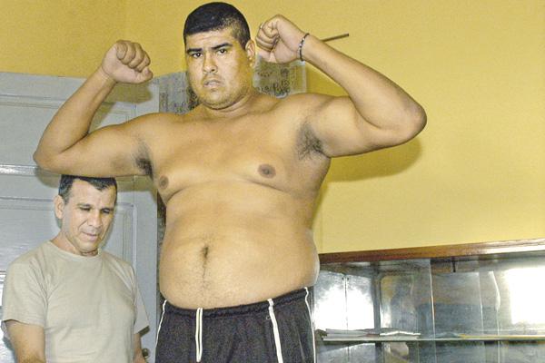 El bandentildeo Luis Pequentildeo Juaacuterez pelearaacute con la Mole Moli por el tiacutetulo argentino en Jujuy