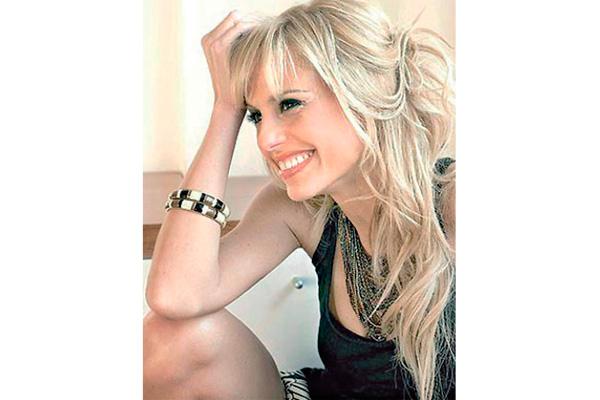 Mariana Fabbiani- A la conductora le encanta mezclar el trabajo con el amor