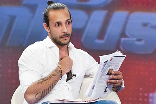 Farintildea intentoacute despegar a Laacutezaro Baacuteez y dijo que la denuncia es ficcioacuten