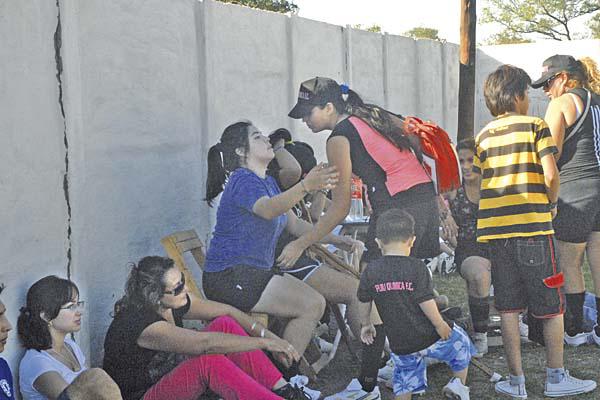 Cuando el fuacutetbol tambieacuten es cosa de mujeres