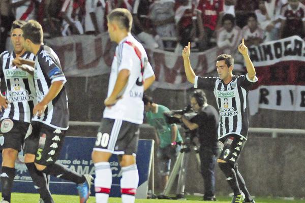 Estudiantes de Caseros dejoacute a River fuera de la Copa Argentina