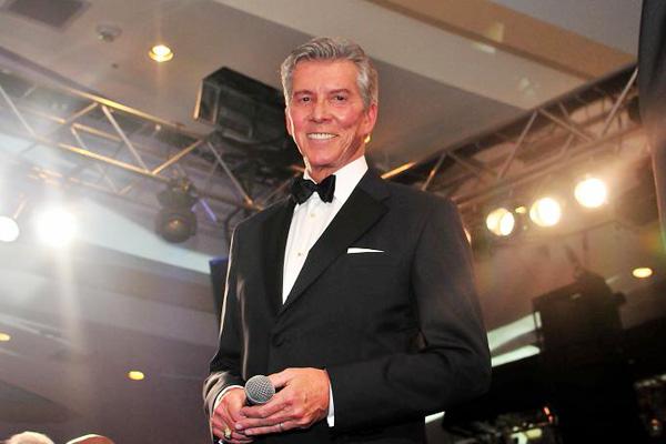 Micheal Buffer- un presentador con una historia de peliacutecula