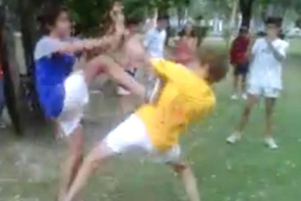 Conmocioacuten por otro video de una feroz pelea entre menores