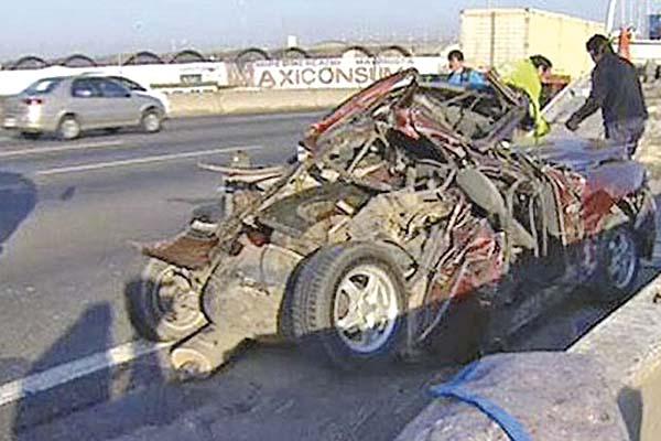 El hijo de la ex modelo Baacuterbara Durand chocoacute y matoacute a tres obreros