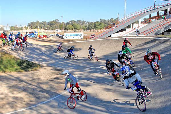 INTERNACIONAL El circuito 14 de Mayo luce impecable para vivir una verdadera fiesta durante seis días con tres torneos importantes a nivel mundial