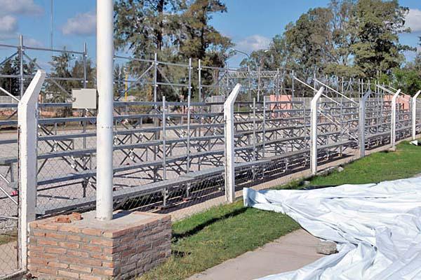 TUBULARES En varios sectores de la pista se colocaron tribunas