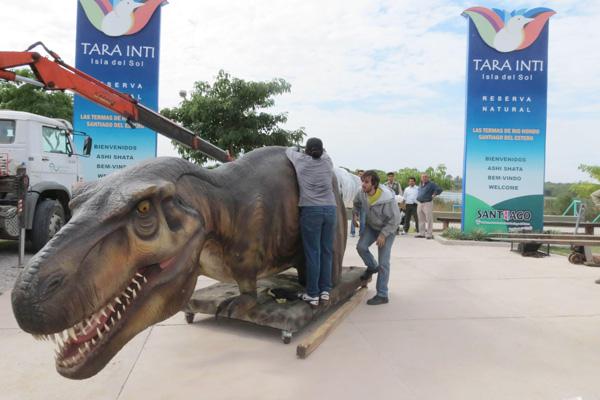 Tres dinosaurios reviviraacuten  en la Isla del Sol de Las Termas