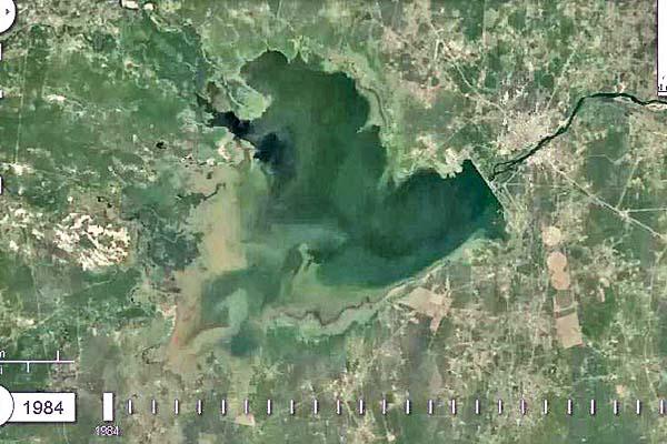 1984 La obra del Dique Frontal generó la conformación del Lago Río Hondo que permitió dominar al río Dulce y administrar con eficiencia el agua