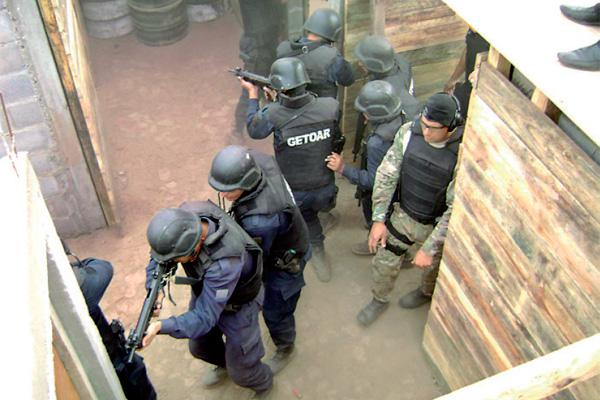 CURSO Los visitantes integran una fuerza especial bonaerense