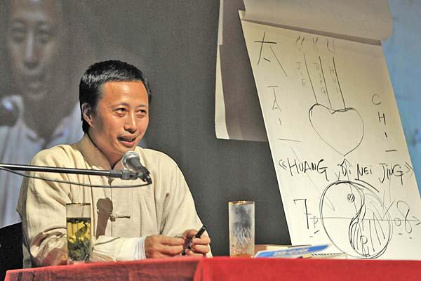 PRESENCIA El médico chino cerrar hoy su visita a nuestra ciudad con una nueva jornada de su curso en el Paraninfo de la Universidad de Santiago del Estero