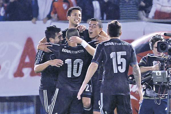 River derrotoacute a Rafaela pero Boca no lo ayudoacute