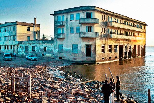 A 60 km de Santiago un viejo hotel tiene la mayor actividad paranormal de todo el mundo