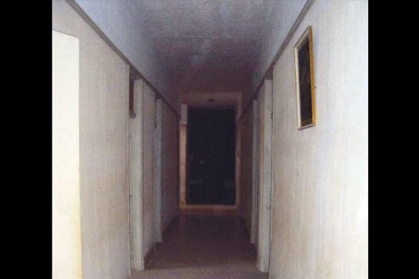 KW I- Esta foto fue tomada un domingo es el primer piso del �rea hospital cerca de la habitación 106 En el centro de la foto por debajo del techo se ve una estela blanca que viene cruzando (6911)