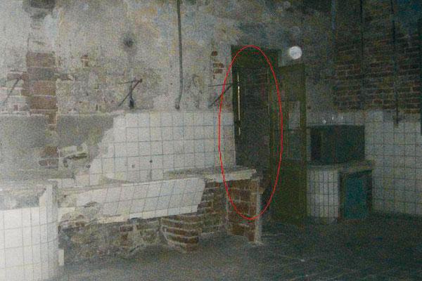 KDV II- Hola fui hace 20 días y vi algo raro en dos fotos no sé si es sugestión mía y de mi entorno pero todos coincidimos en el lugar en donde se encuentra sin haber hablado previamente Ésta es una de las fotos (26612)