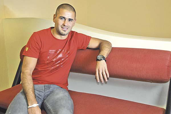 VISITA Sacha Sez estuvo en la Redacción de EL LIBERAL y contó sobre su temporada en Chile