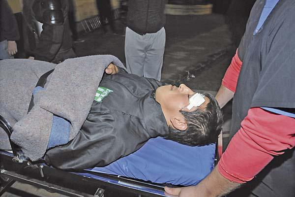 LESIÓN El jugador de Sportivo Estudiantes Vega fue retirado en la ambulancia por un supuesto golpe en la cara 