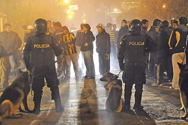 Estudiantes de San Luis y Mitre se miden este mieacutercoles en Santa Fe a puertas cerradas