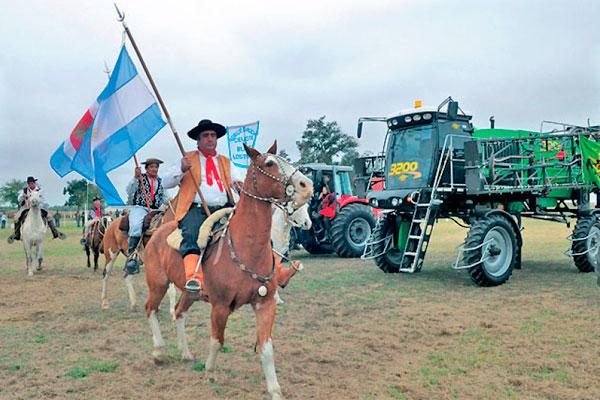 GELID El ministro dijo que es un gusto acompañar a la SR de Bandera