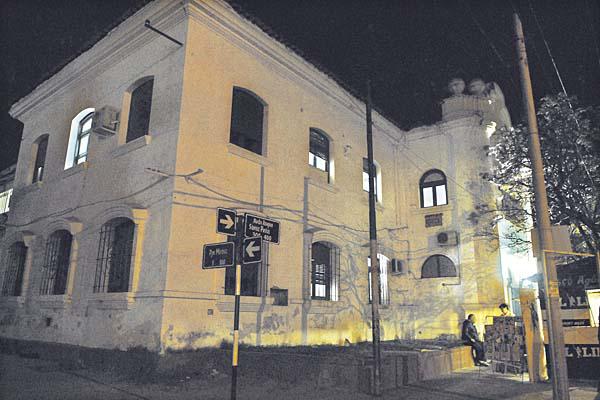 REGISTRO En cierta ocasión en plena mañana una c�mara habría registrado cómo una bola de luz acompañaba a cada persona que entraba o salía del ex hospital