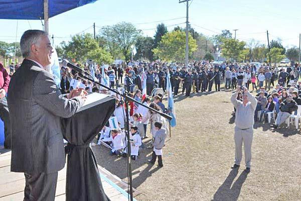 FIESTA El ministro Martínez en representación del Gobierno presidió los actos por los 100 años de Palo Negro