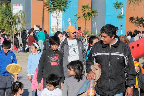 PARQUE DE LOS NIÑOS Recomiendan realizar actividades y paseos juntos