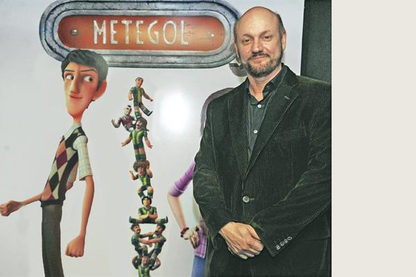 Metegol un gol de media cancha de Campanella