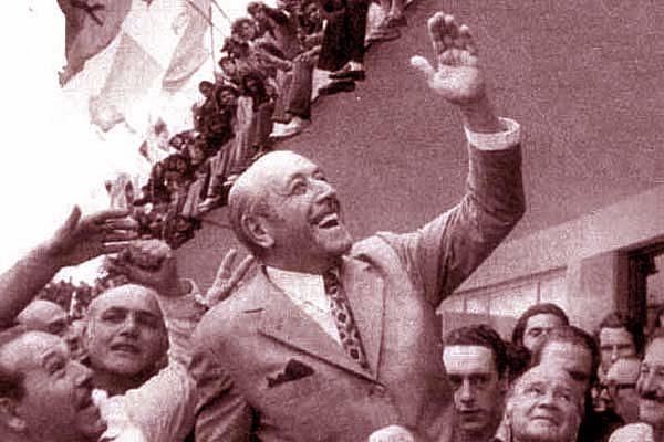 Se cumplen 40 antildeos de la renuncia de Caacutempora