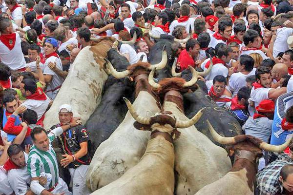 Tapoacuten humano en el encierro de San Fermiacuten hiere a 23 personas