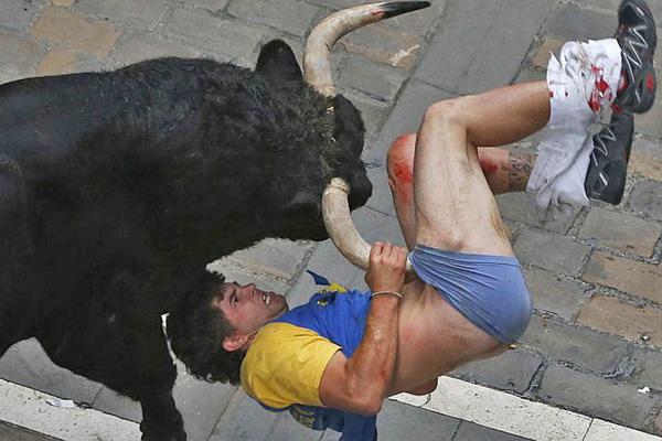 Tapoacuten humano en el encierro de San Fermiacuten hiere a 23 personas