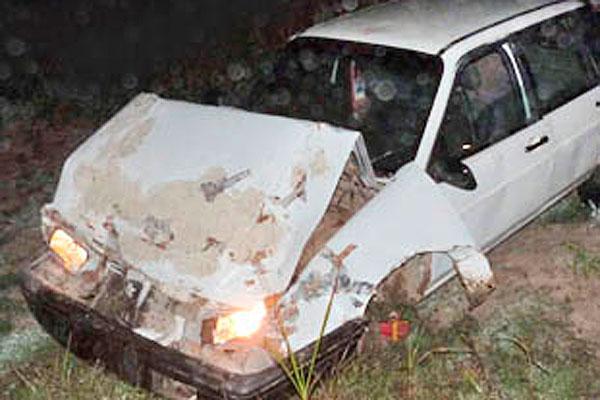 FRONTAL La camioneta chocó de frente al automotor averiado