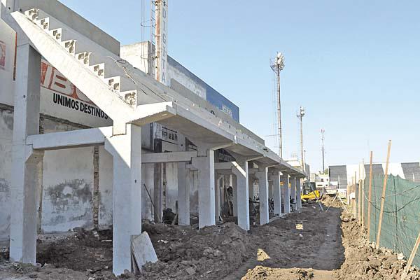 IDEA En la parte inferior de la tribuna quedar una base para que en la segunda etapa se construyan palcos vip