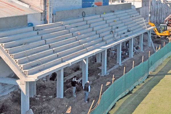 La nueva tribuna de Central Coacuterdoba acelera el ritmo de construccioacuten