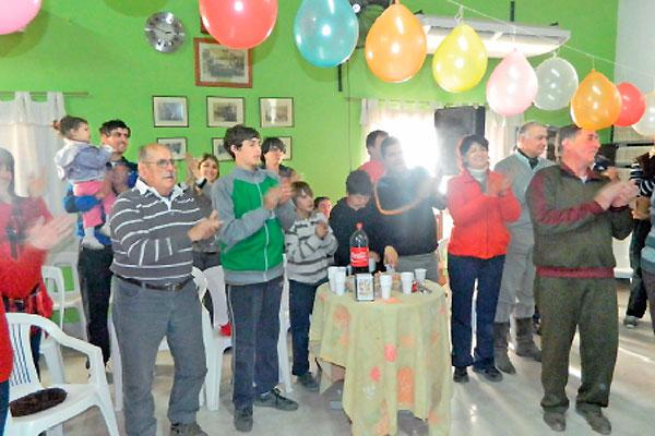 ALMUERZO Los integrantes de la comunidad se reunieron en un almuerzo íntimo para celebrar
